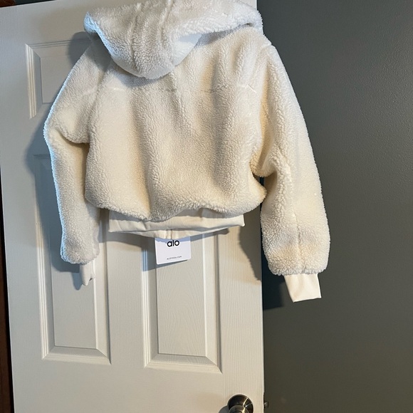 Alo Yoga Foxy Sherpa Jacket - Picture 9 of 9